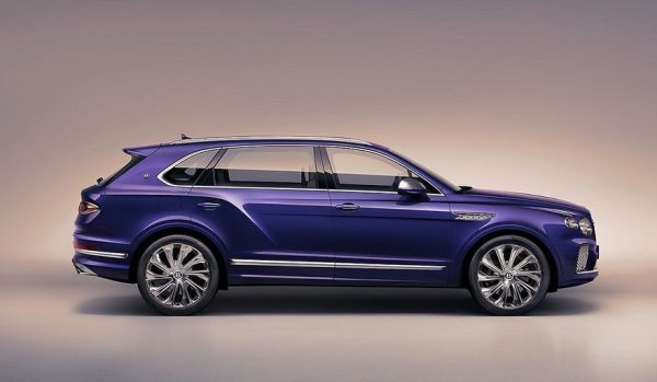 Цена: 370 000 евро
В България тази година са регистрирани три нови Bentayga - една "обикновена" S V8, чиято цена започва от 246,000 евро, и две дълги бази, от които едната е във върховото изпълнение на ателието Mulliner. 
